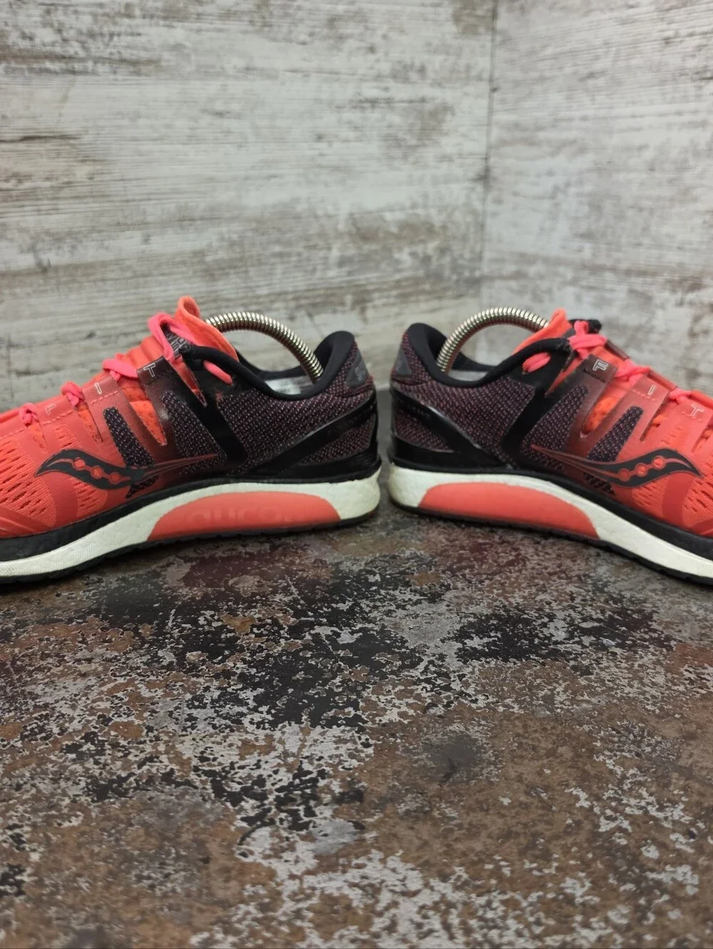 Womens Saucony Liberty ISO Running Shoes Sz 9.5 Used S10410-2 Orange Athletic
